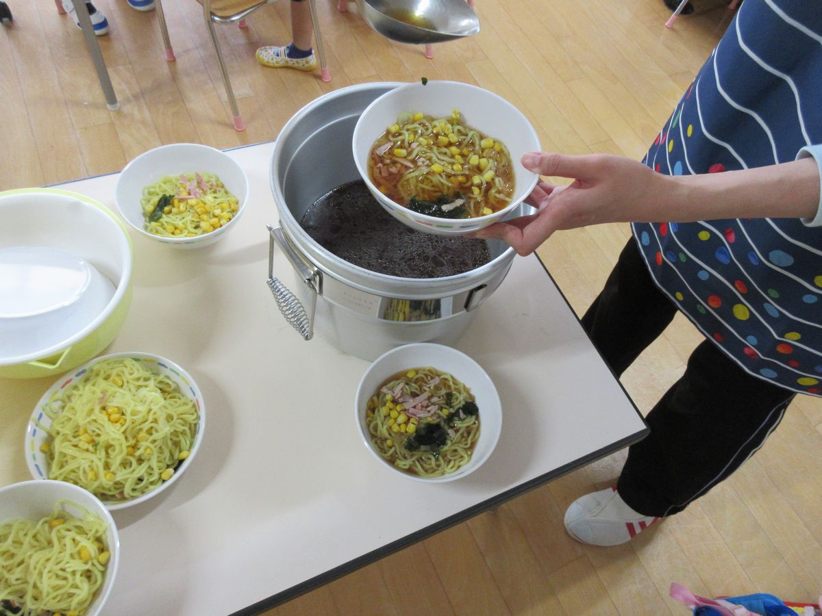 給食 (1) 給食 (1)