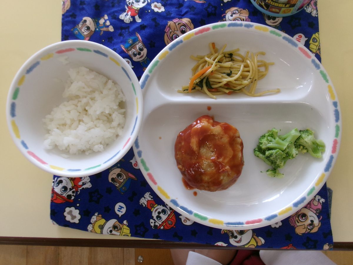 給食 (2) 給食 (2)