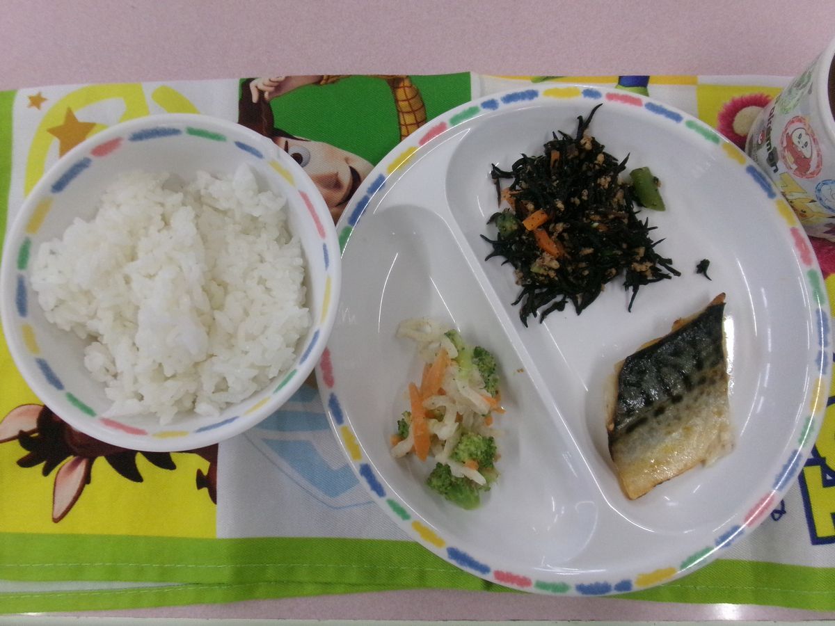 給食 (2) 給食 (2)