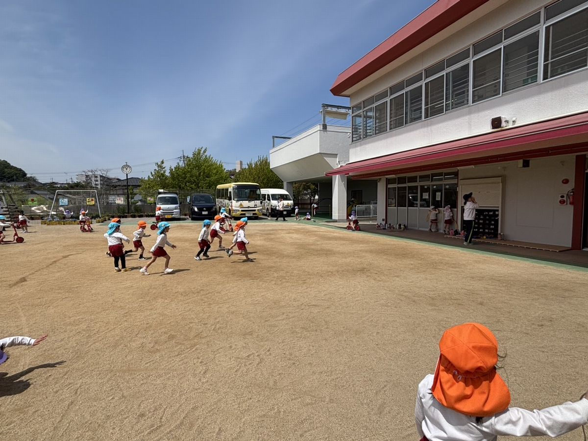 4 だるまさん 4 だるまさん