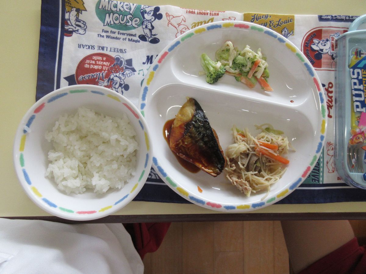 給食 (2) 給食 (2)
