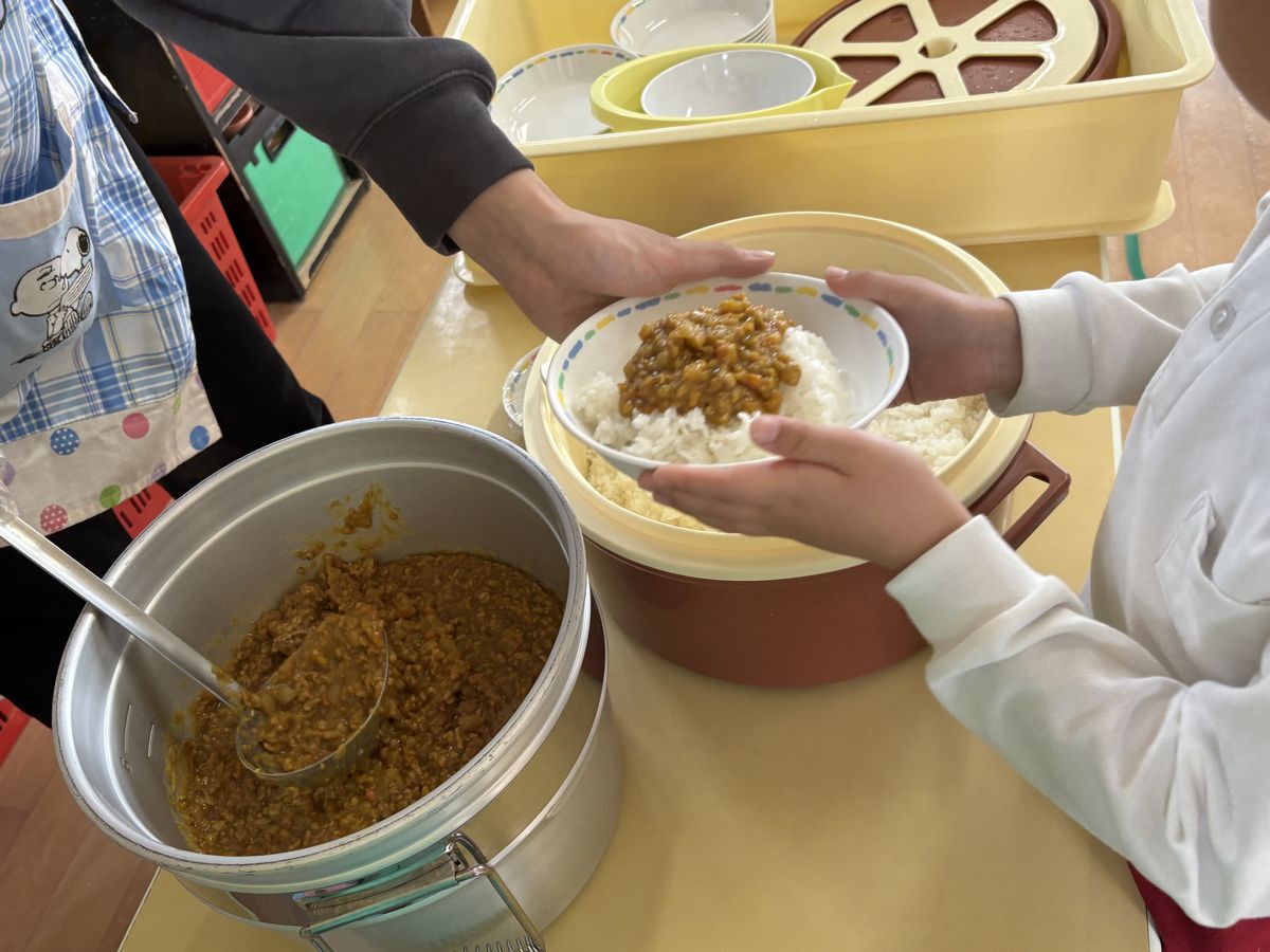 給食4 給食4