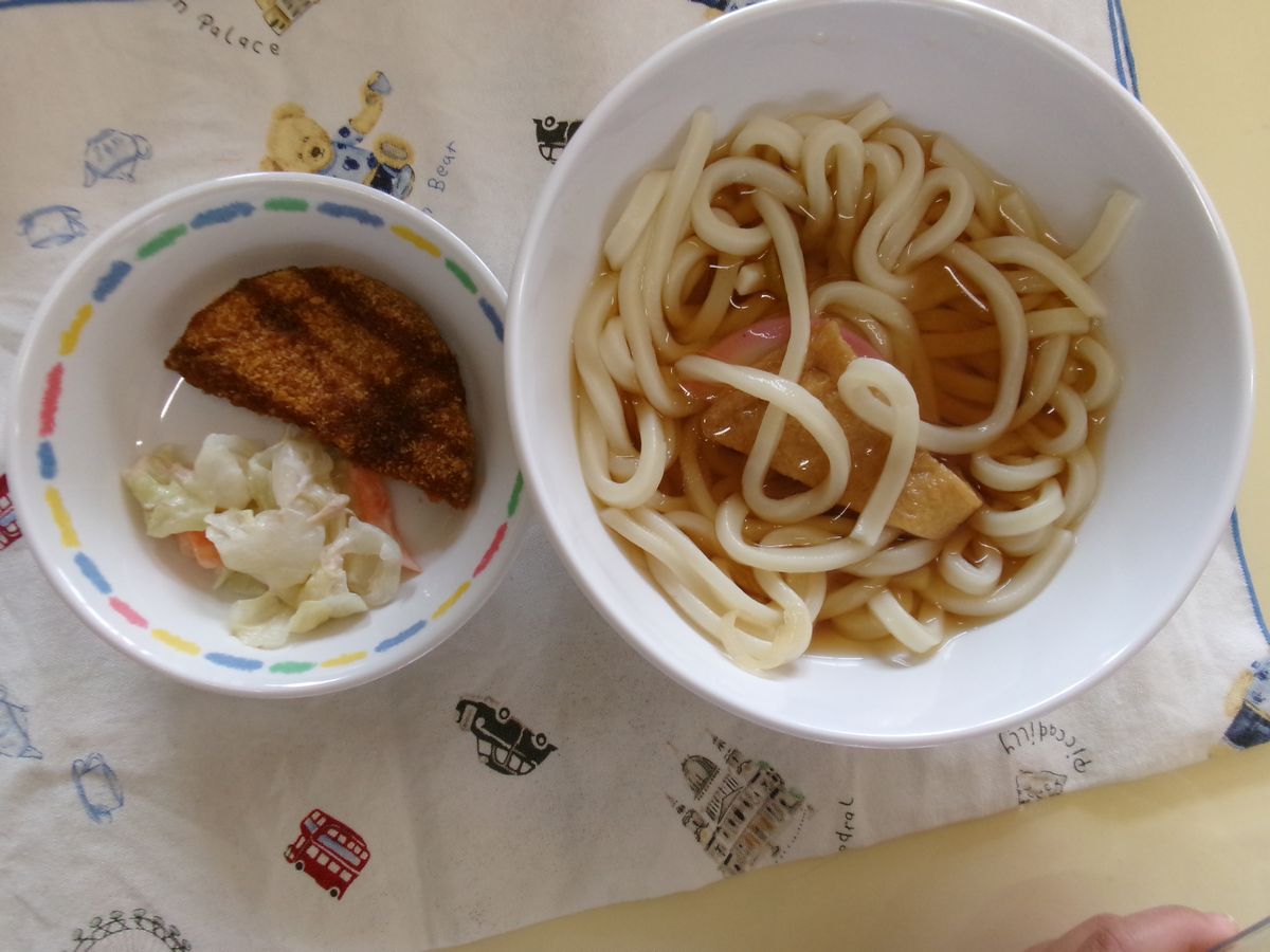 給食 (2) 給食 (2)