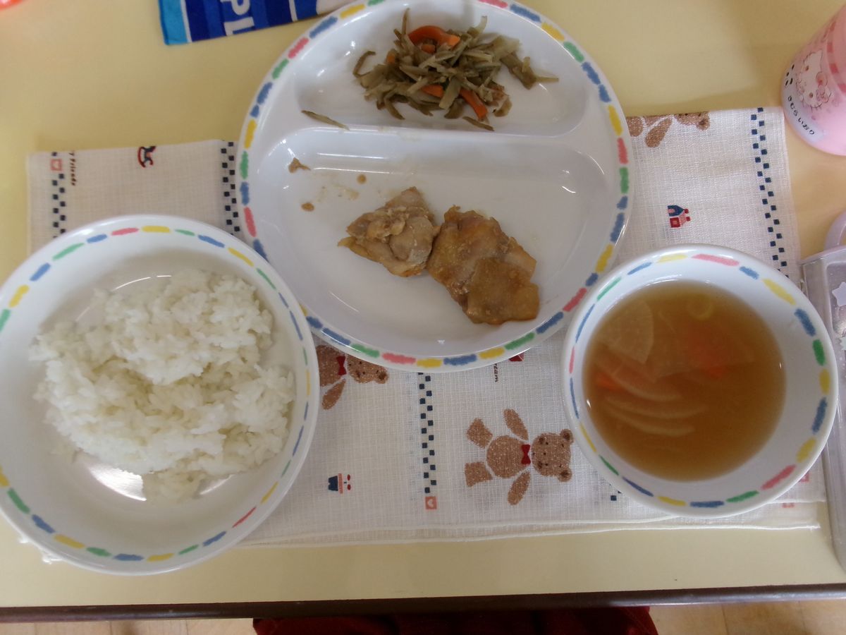 給食 (3) 給食 (3)