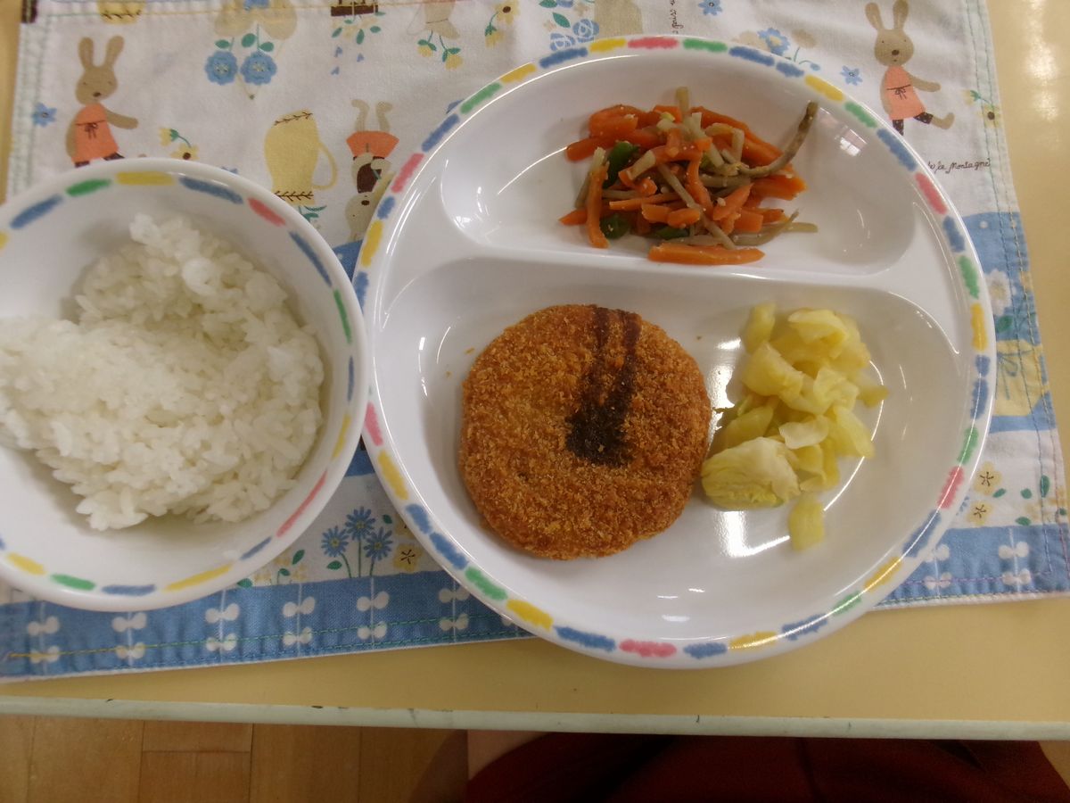 給食 (3) 給食 (3)