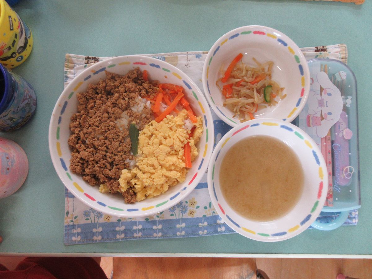 給食 (1) 給食 (1)