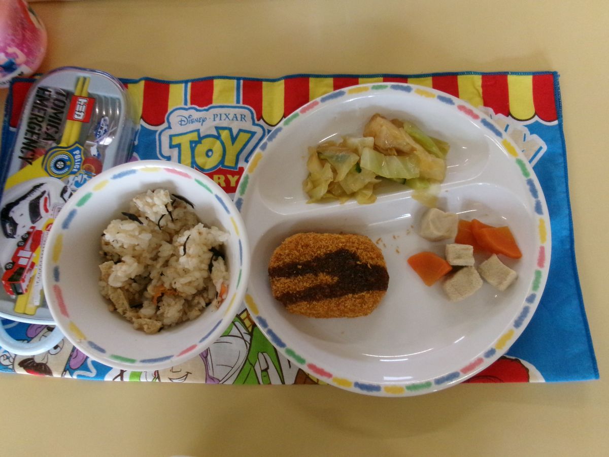給食 (1) 給食 (1)