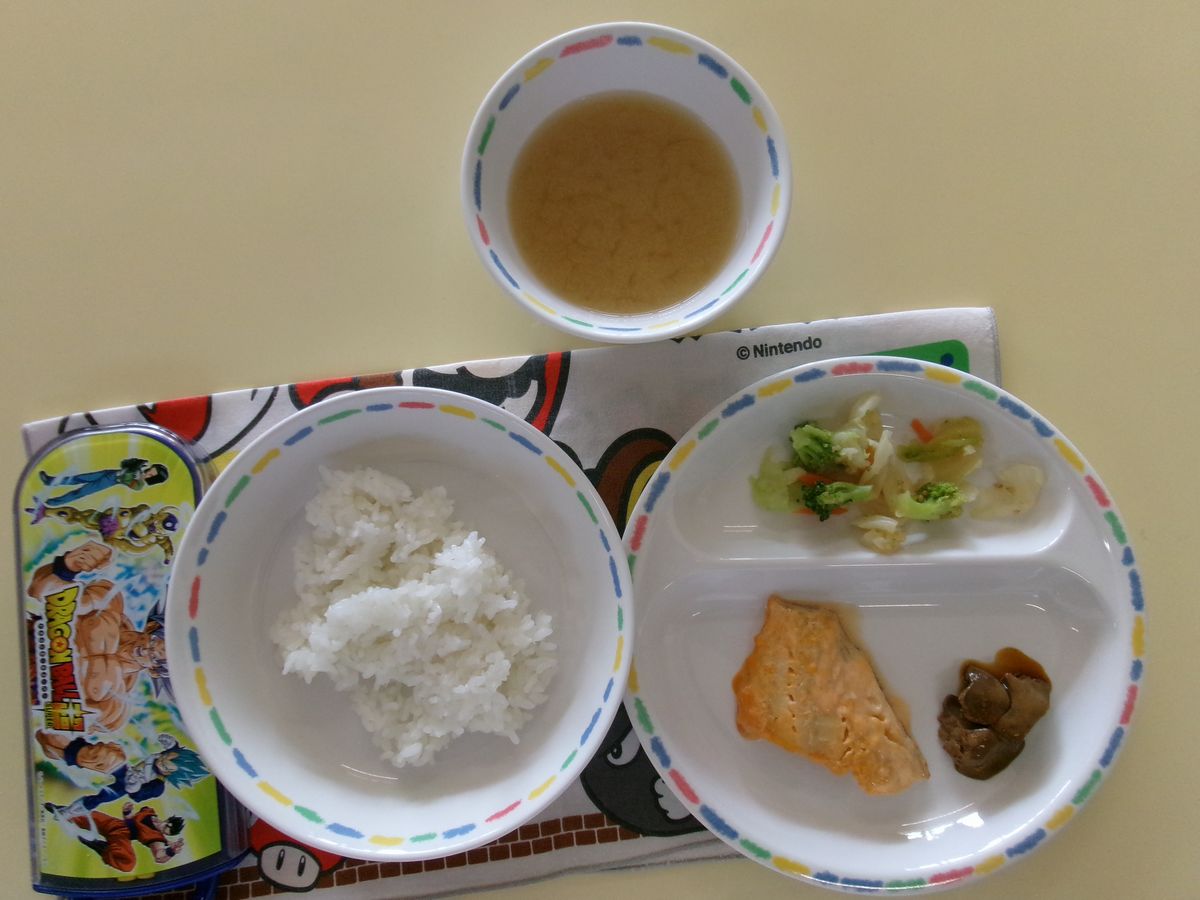 給食 (3) 給食 (3)