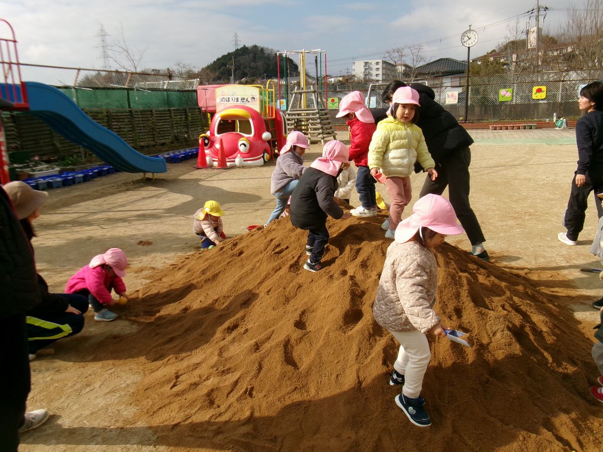 1.2歳の1園庭 (5) 1.2歳の1園庭 (5)