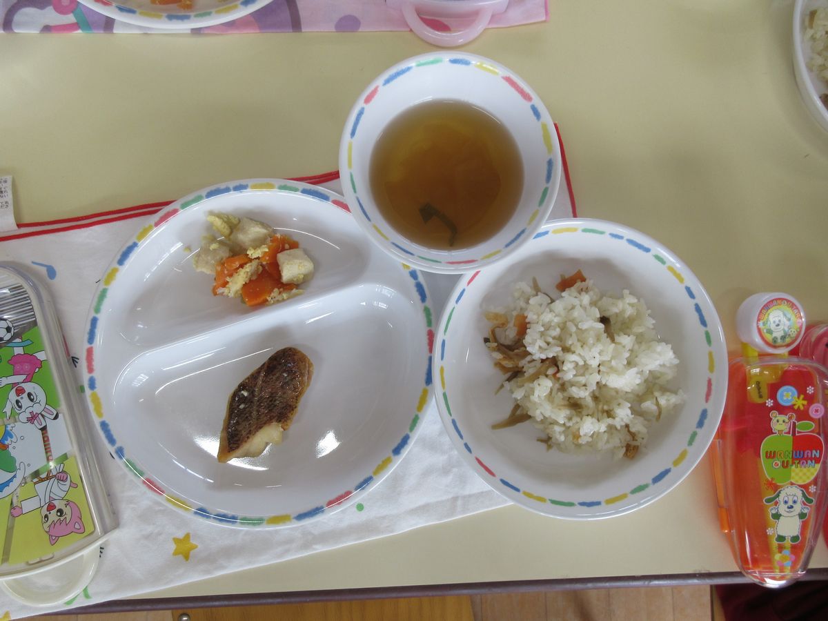 給食 (2) 給食 (2)