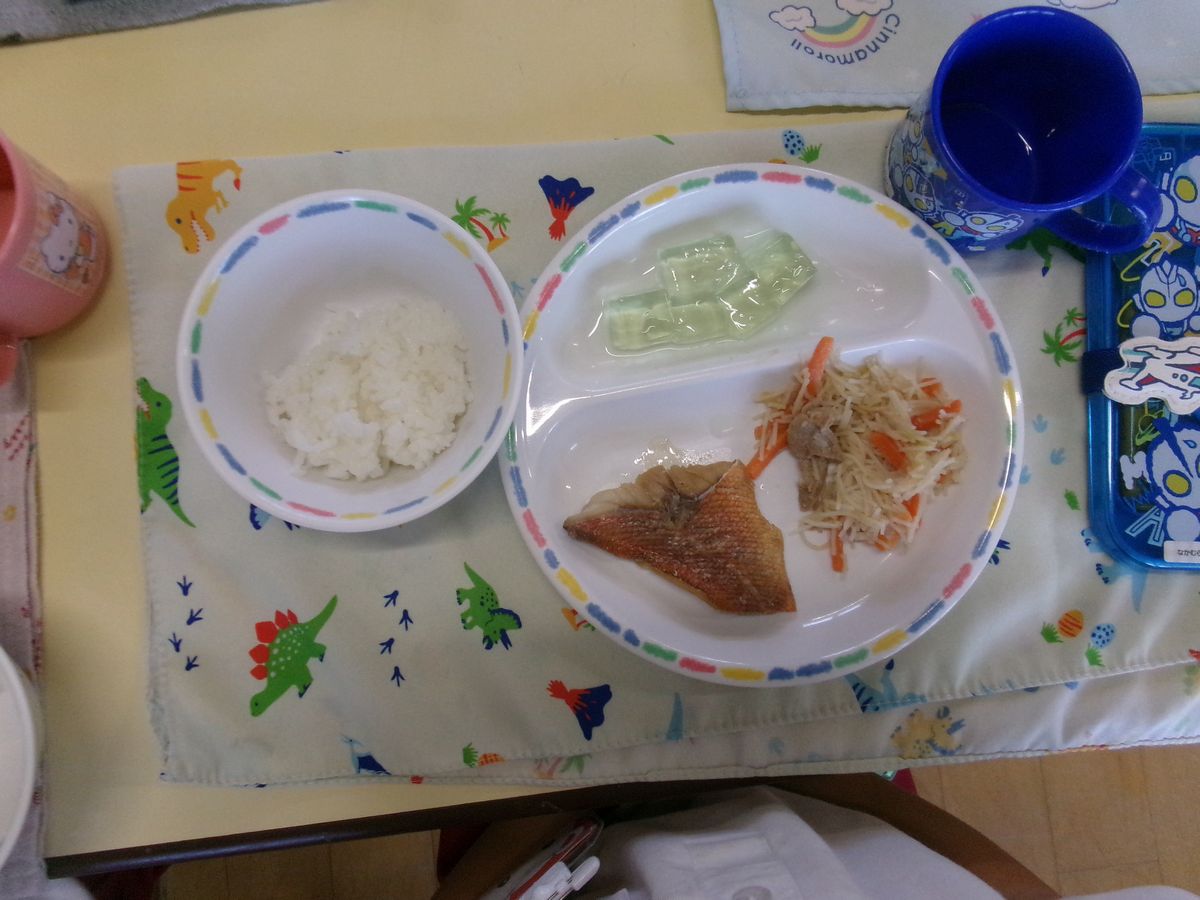 給食 (1) 給食 (1)