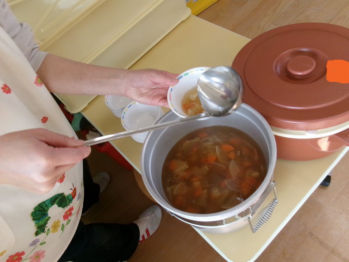 給食 (2) 給食 (2)