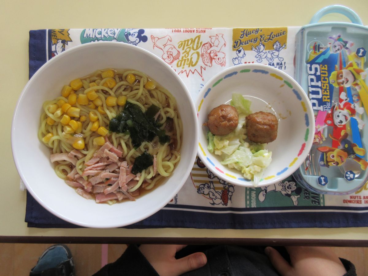 給食 (2) 給食 (2)