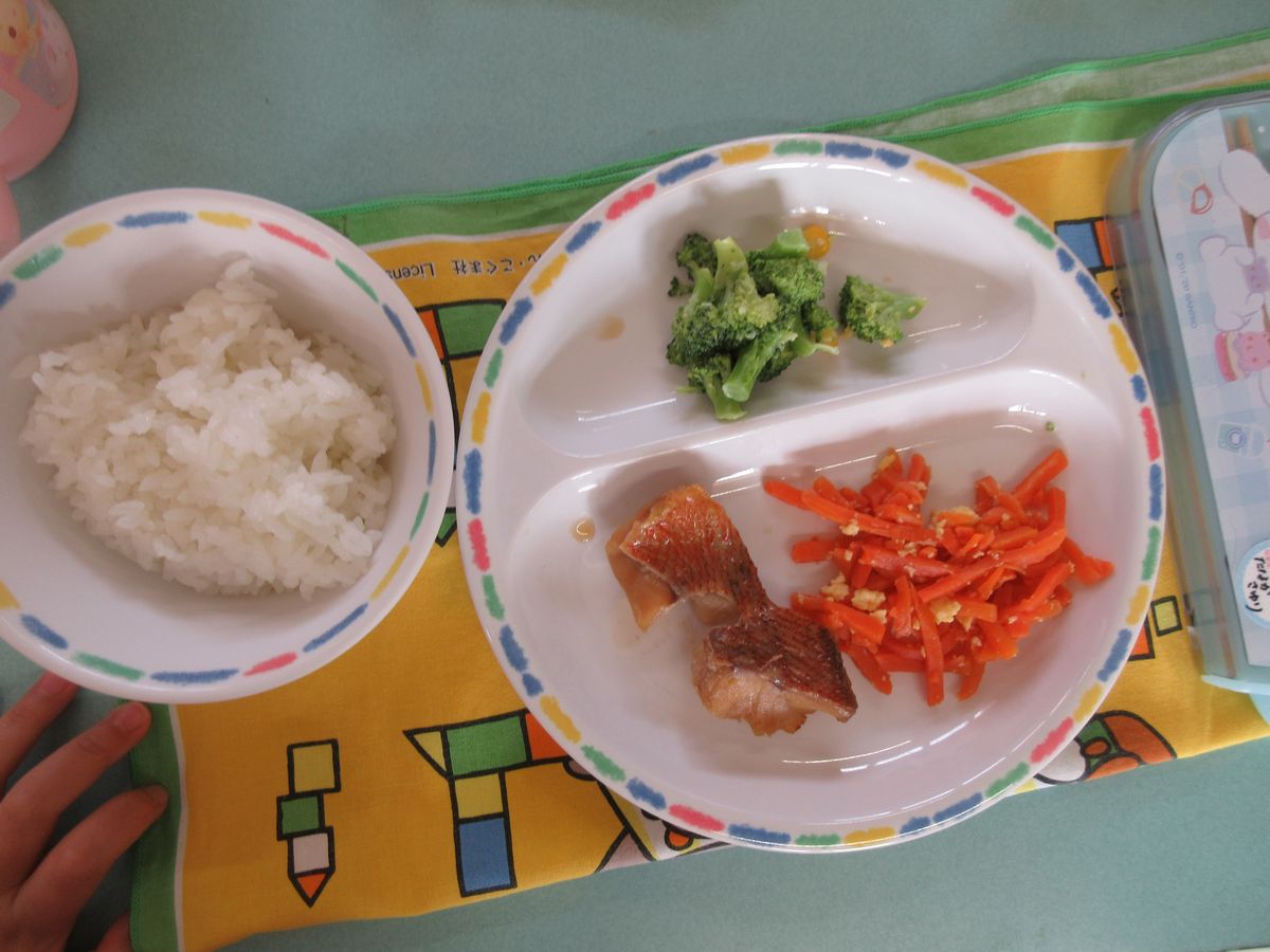給食 (1) 給食 (1)