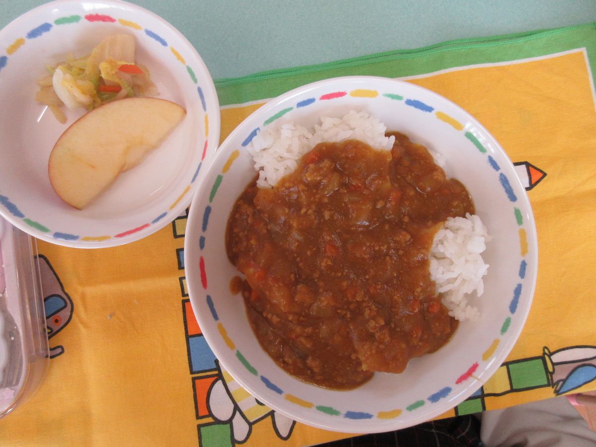 給食 (3) 給食 (3)