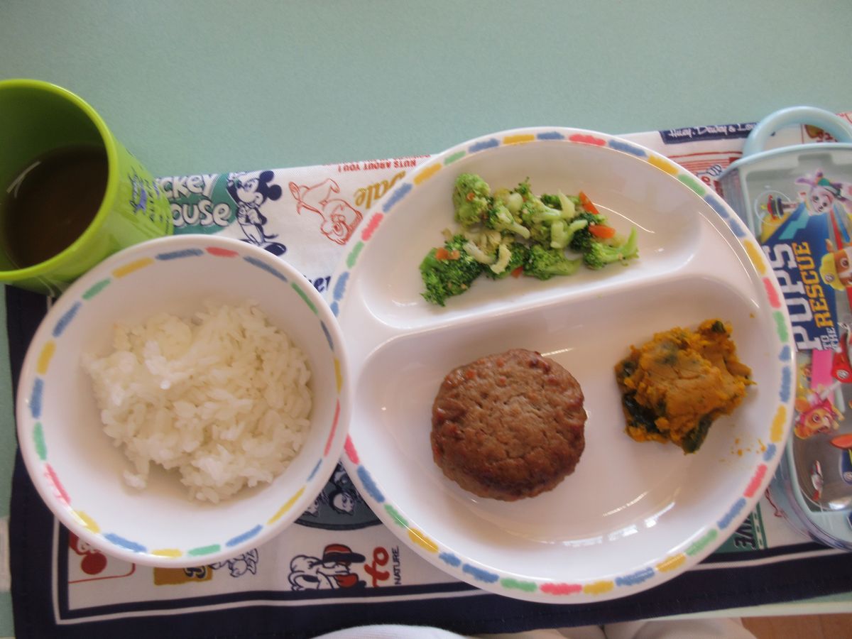 給食 (3) 給食 (3)