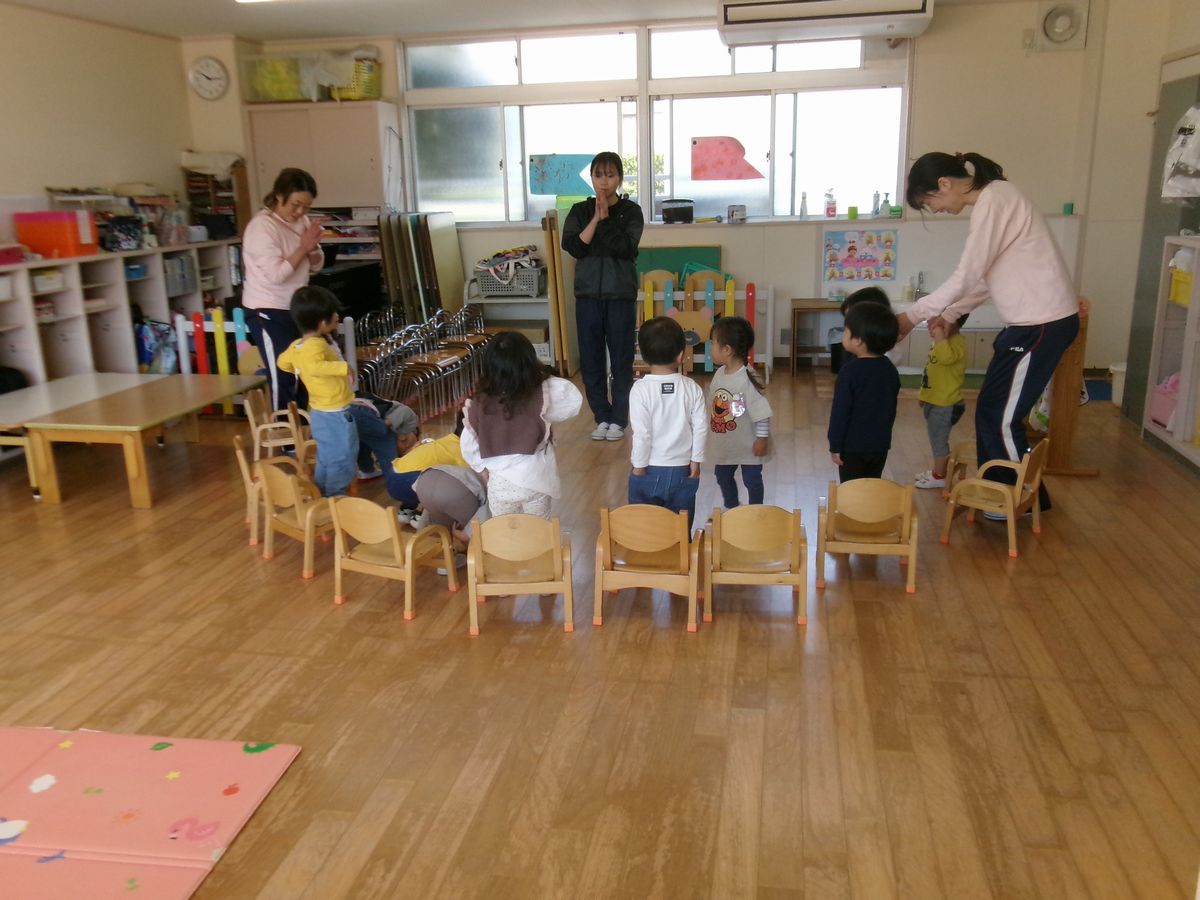 2歳朝の会 (2) 2歳朝の会 (2)