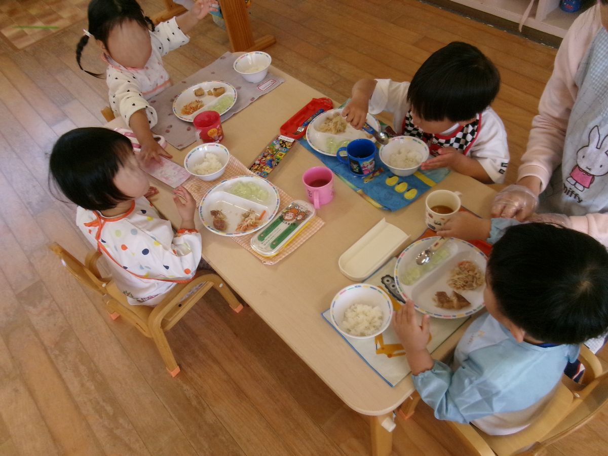 給食 (4) 給食 (4)
