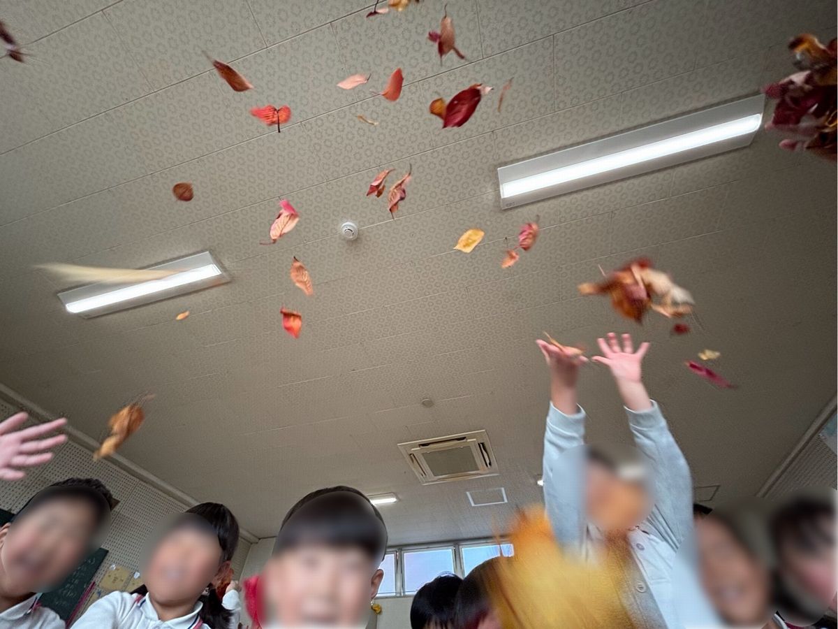 落ち葉遊び
